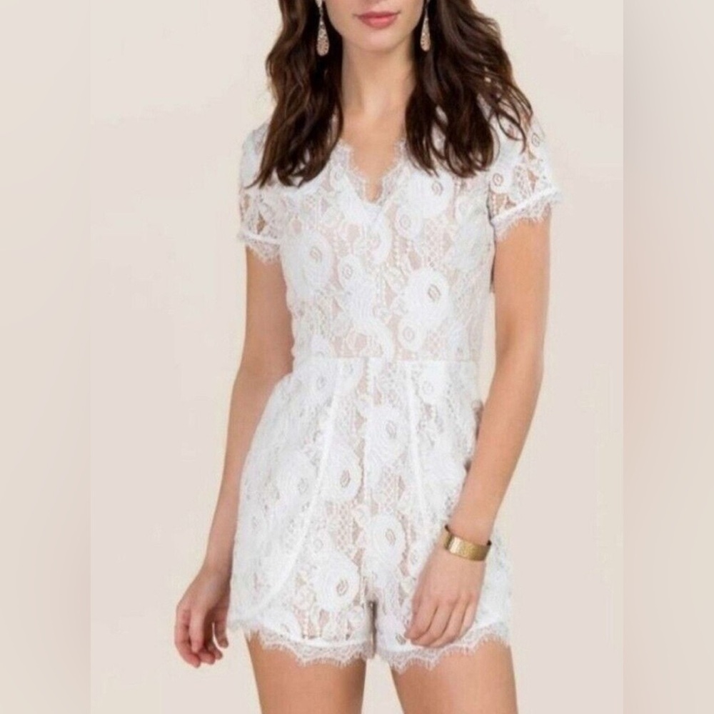 Francesca’s White lace short-sleeve romper